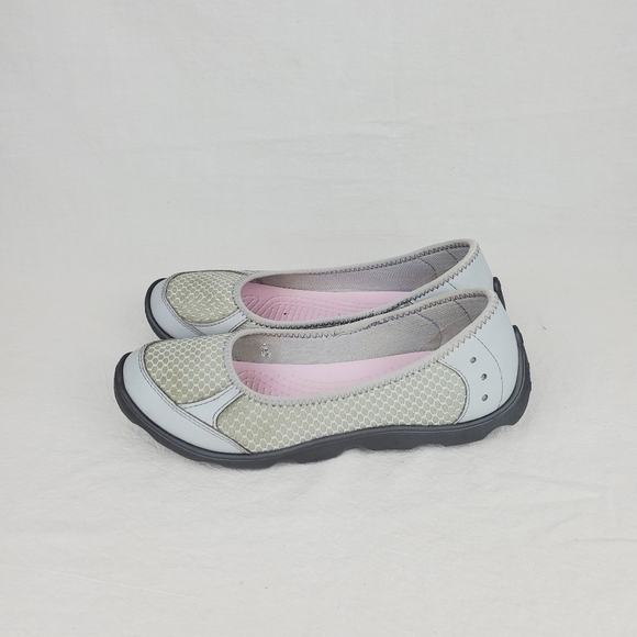 FIRM PRICE🔥Crocs grey shoes Size 9W - Picture 3 of 8